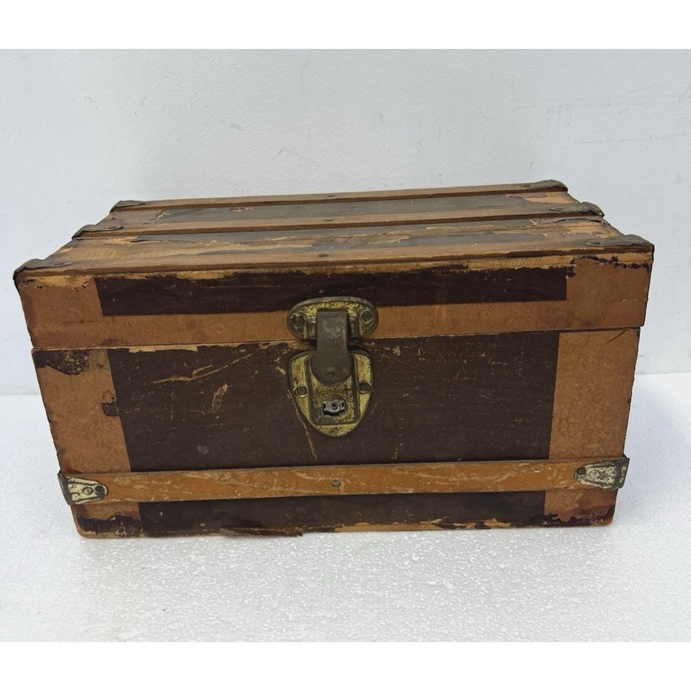 Vintage STEAMER TRUNK Salesman Sample storage chest dollhouse antique small old
